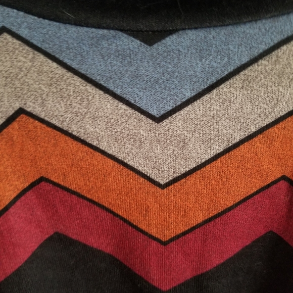 💜 B2G1 EUC peekaboo cold shoulder womens mock sweater soft chevrons zigzag - Picture 2 of 4